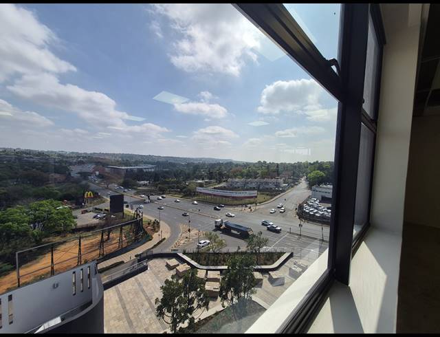 1,387M² OFFICE TO LET IN GLENADRIENNE
